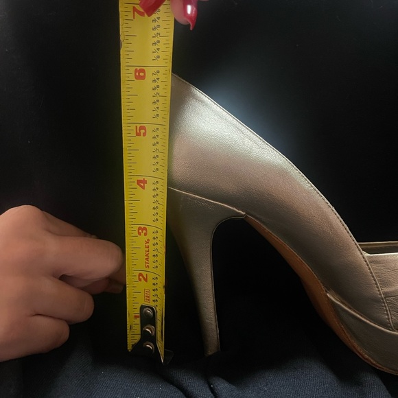 Stuart Weitzman Metallic Gold Heels USA Size 6 - Picture 13 of 13